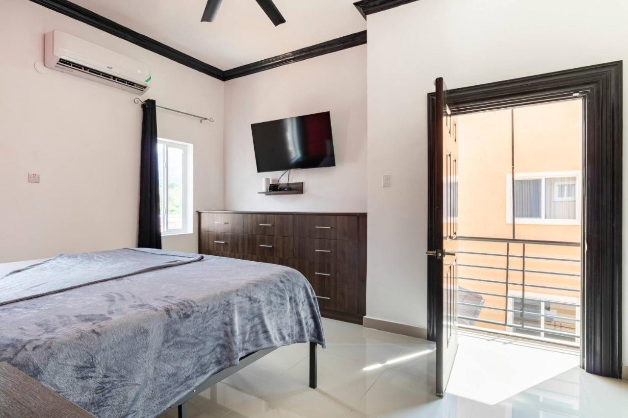 Brand New Pool Manor Park With Wifi Centrally-Located Kingston Extérieur photo